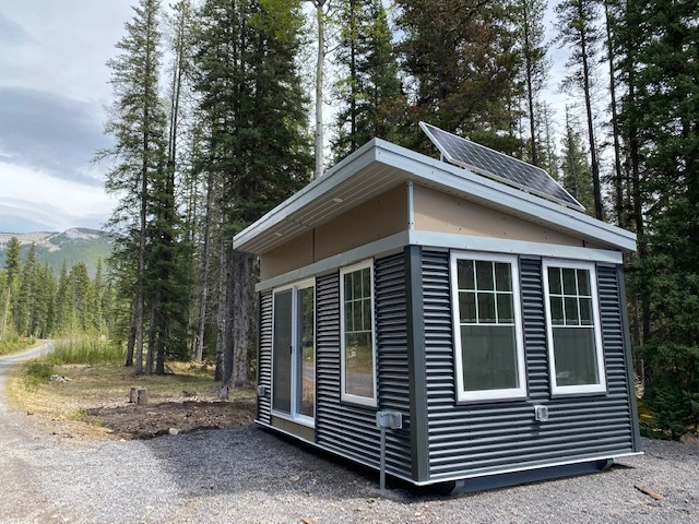 Accessory building with rooftop solar panel